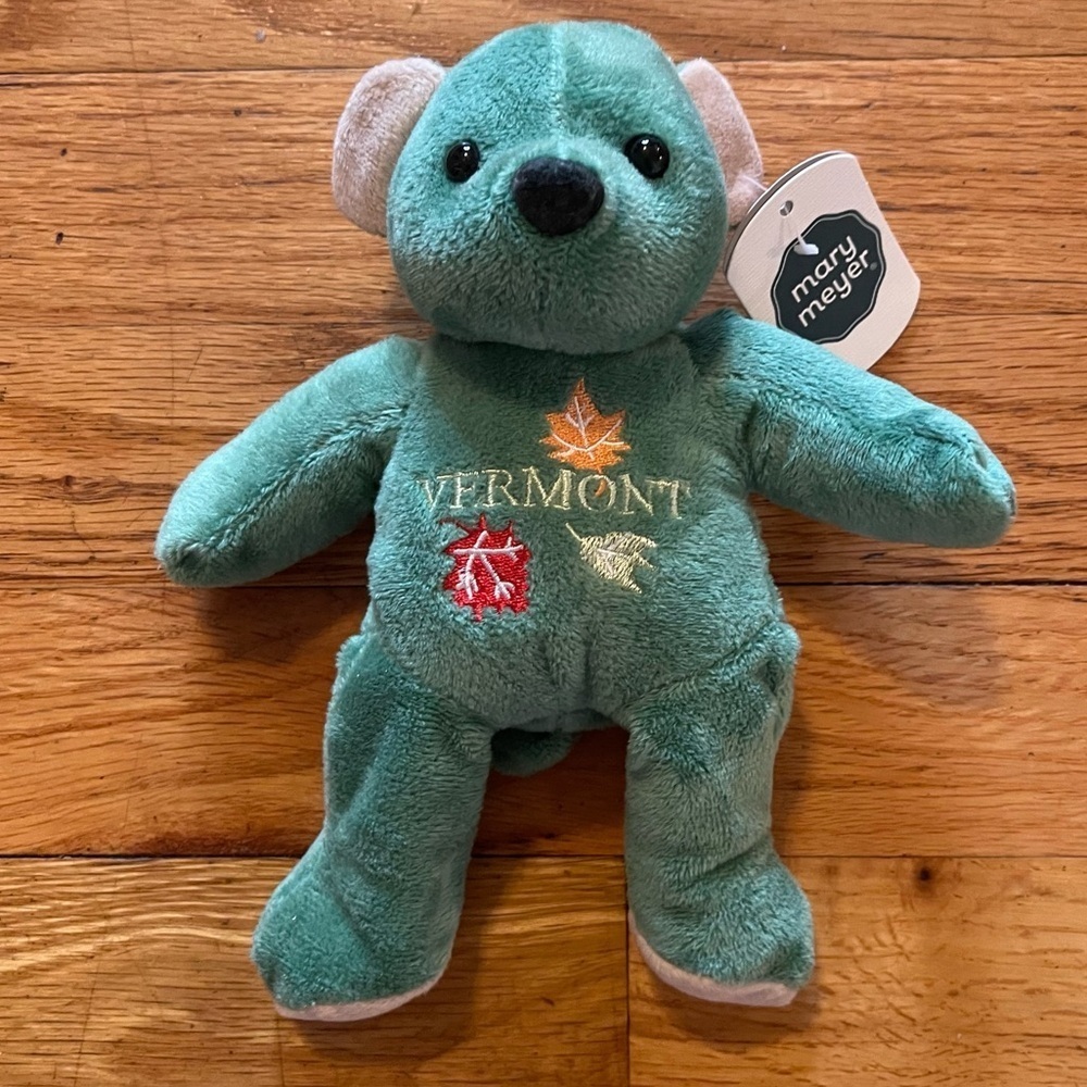 Mary Meyer | Small Green Vermont Bear | 7 in - Picture 2 of 5